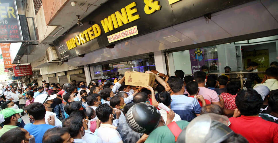 दिल्ली में होली पर शराब की दुकानों का खुलना: कांग्रेस नेता की भाजपा पर तीखी आलोचना