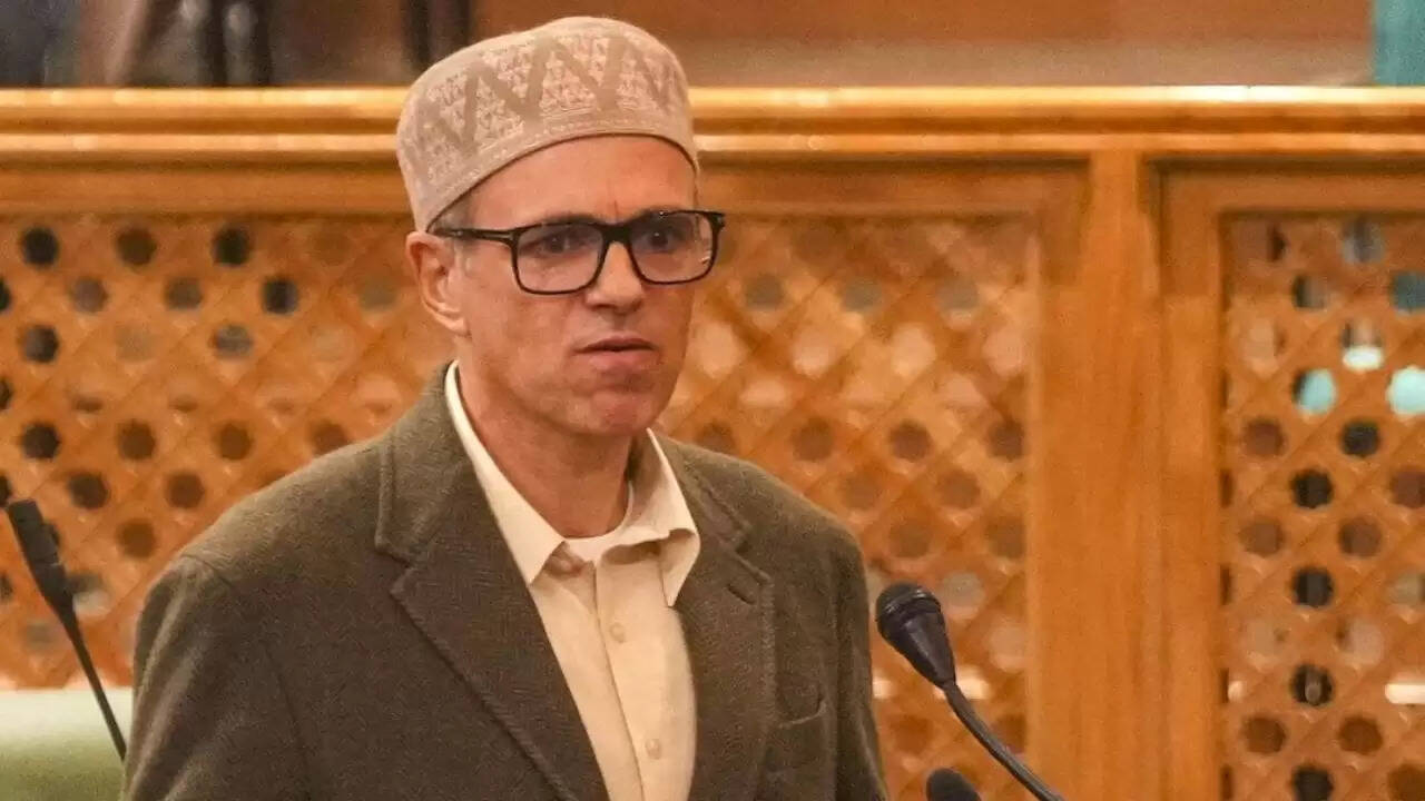 उमर अब्दुल्ला ने केंद्र सरकार की फंडिंग की सराहना की, लेकिन राज्य का दर्जा वापस न मिलने पर जताई चिंता