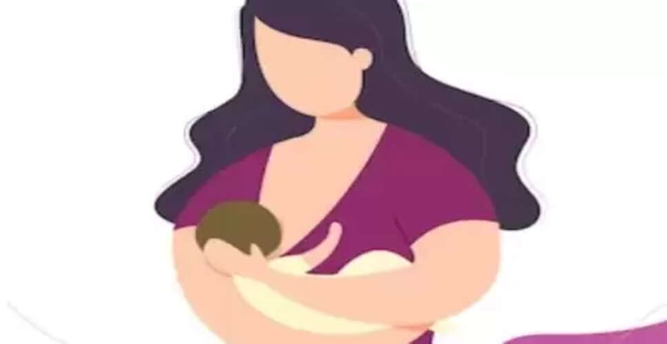 ब्रेस्ट फीडिंग वीक : क्रैडल होल्ड से फुटबॉल होल्ड तक, ये हैं स्तनपान के 5 सही पोजीशन