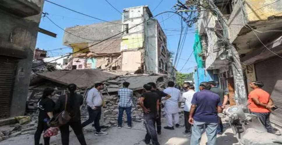 जयपुर में ढही पुरानी इमारत, दो महिलाएं मलबे में दब गईं