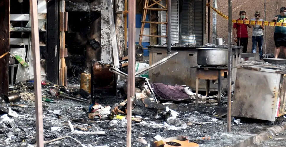 दिल्ली के फर्नीचर बाजार में भीषण आग, लाखों का नुकसान