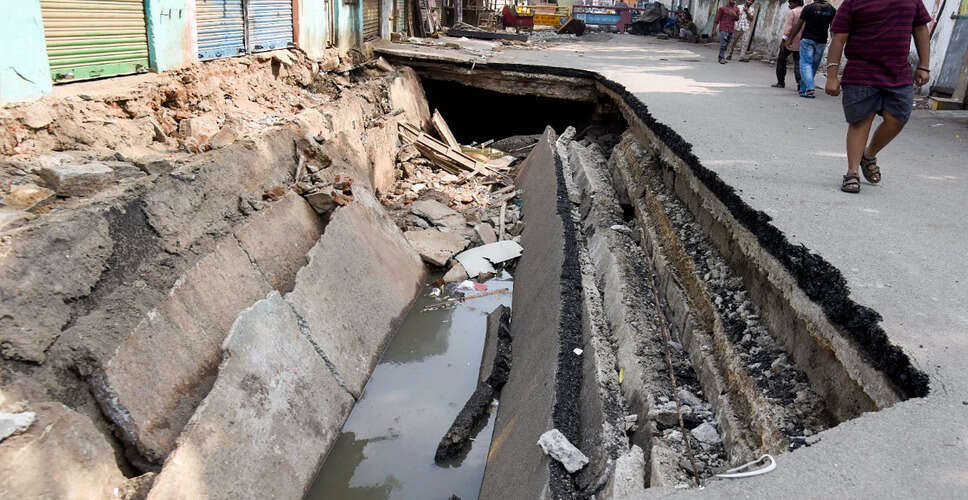 कोहिमा-माओ राजमार्ग पर सड़क धंसने से यातायात प्रभावित