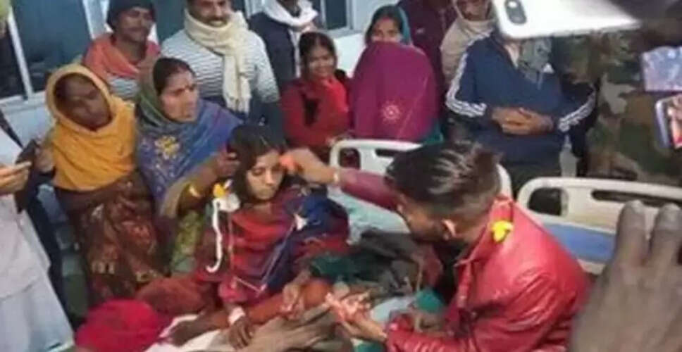 अनोखी शादी: अस्पताल के बिस्तर पर प्रेमी जोड़े ने की शादी