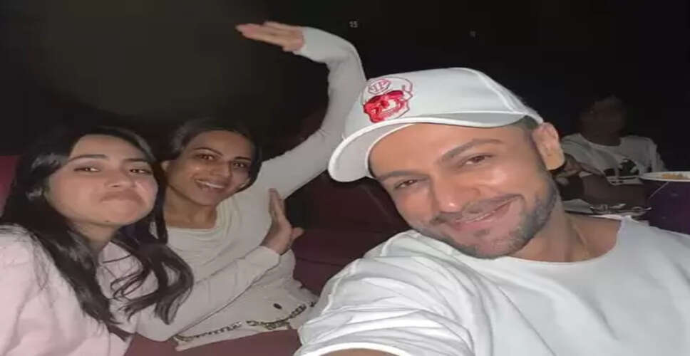 'सेल्फी लेना नहीं आता'... फोटो लेने में कमजोर शालीन भनोट, निया शर्मा ने बढ़ाई हिम्मत