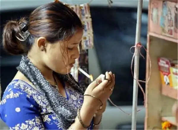 पत्नी की गलतियों से पति की बर्बादी: जानें क्या हैं ये संकेत