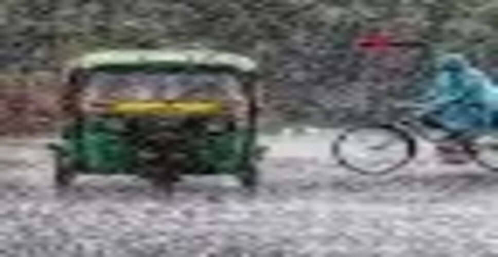 दिल्ली में बारिश से तापमान में भारी गिरावट, 8 से 15 डिग्री सेल्सियस की कमी