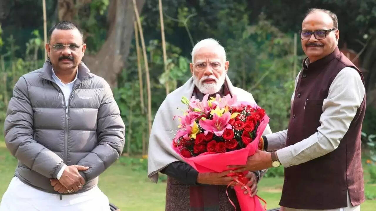 ब्रजेश पाठक की पीएम मोदी से मुलाकात: उत्तर प्रदेश की राजनीति में हलचल