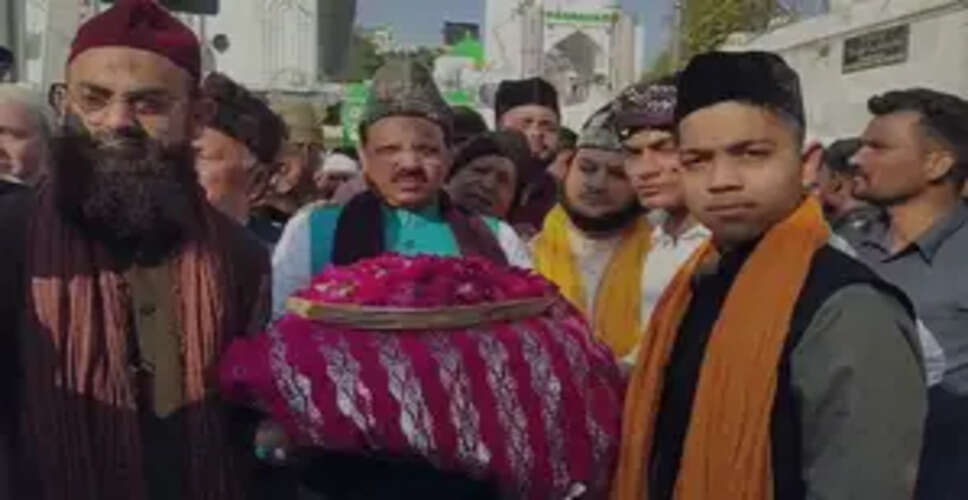 अजमेर दरगाह पर रक्षा मंत्री राजनाथ सिंह की चादर पेश, शांति और भाईचारे की कामना