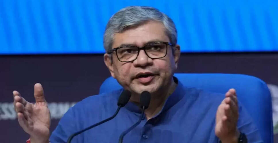 रेल मंत्री ने छठ पर्व पर नई दिल्ली रेलवे स्टेशन का दौरा किया