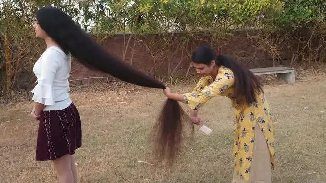 17 वर्षीय निलांशी पटेल के 6 फीट 3 इंच लंबे बालों का रहस्य