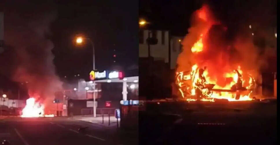 डनमुरी में पुलिस स्टेशन के बाहर कार बम विस्फोट