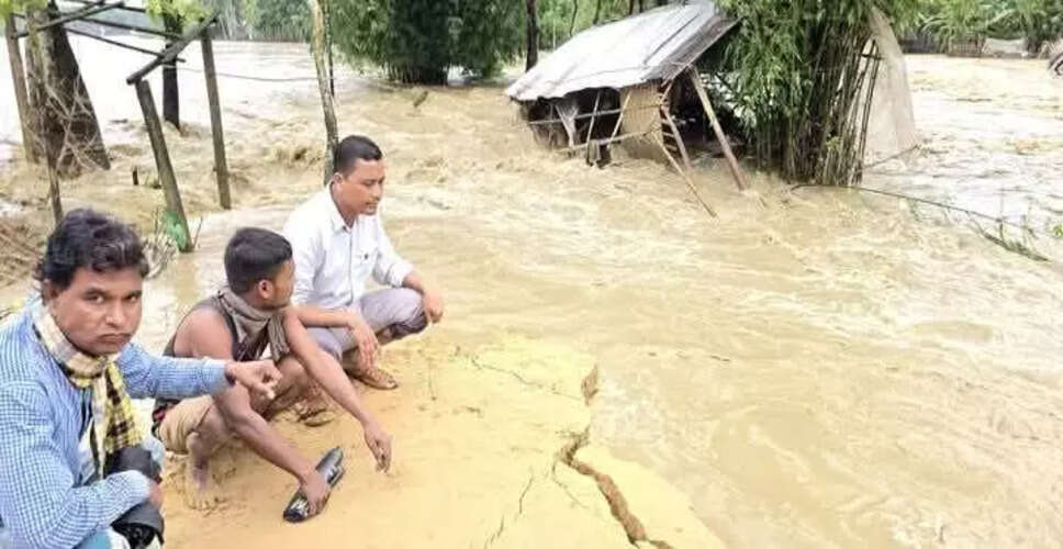 असम में बाढ़ की स्थिति गंभीर, राहत कार्य जारी