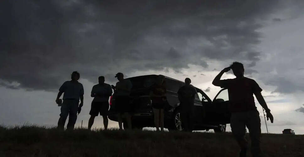 दक्षिणी मिनेसोटा में तूफानी मौसम से उत्पन्न बवंडर की गतिविधि