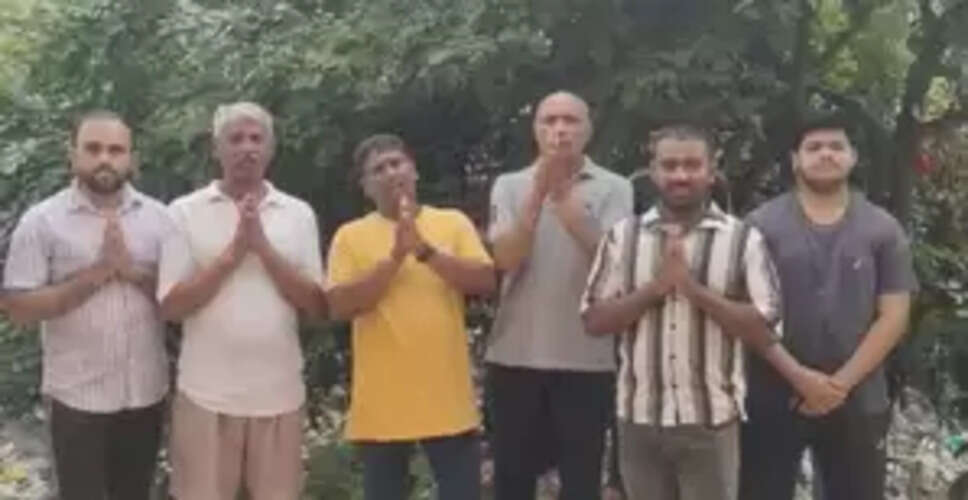 दिल्ली के छतरपुर में कूड़े के ढेर से लोग परेशान, सीएम आतिशी से लगाई गुहार