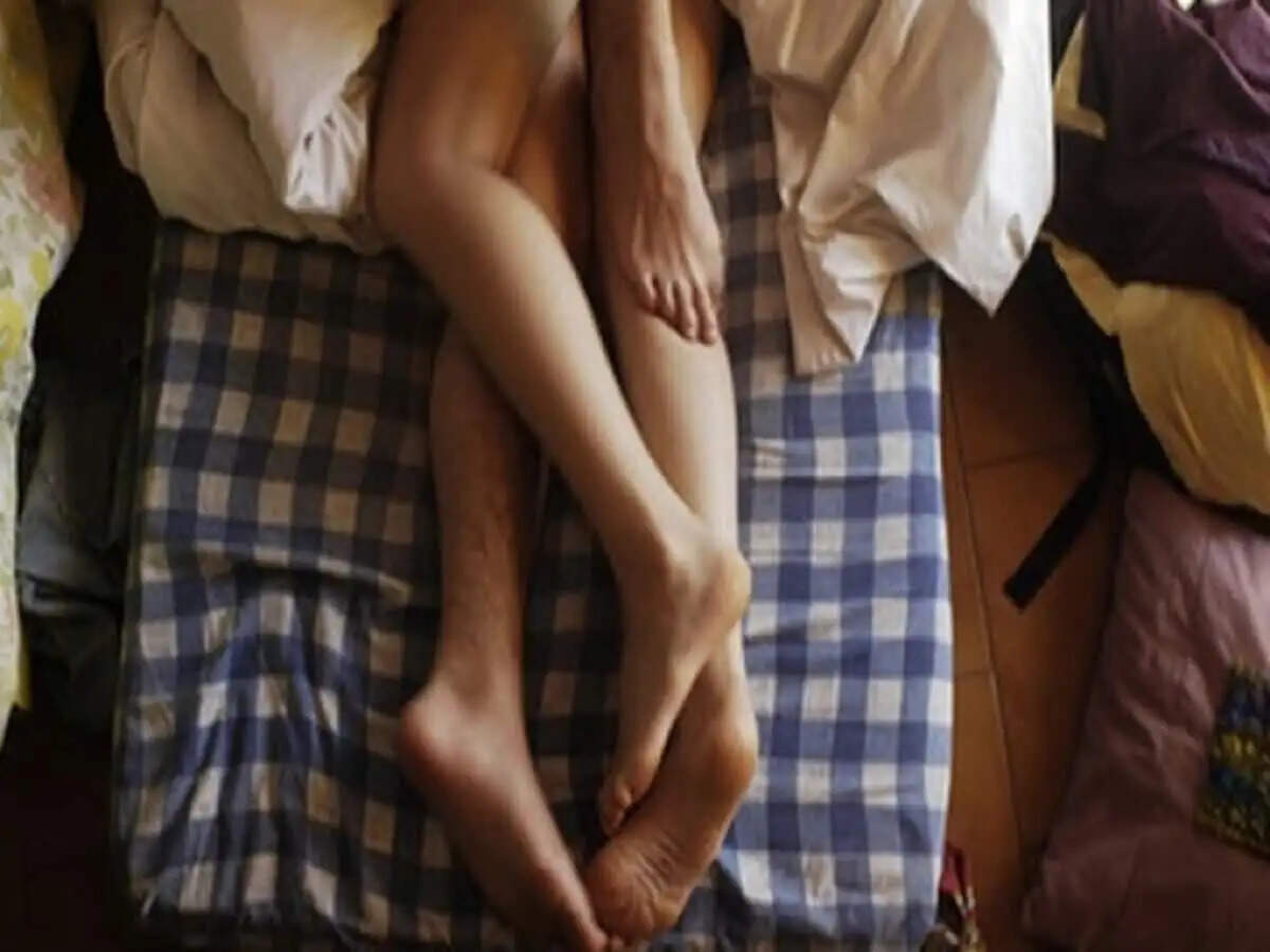 बागपत में प्रेमी के साथ पकड़ी गई महिला, हंगामा मचा