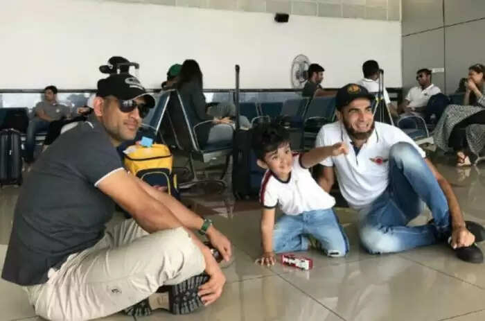 महेंद्र सिंह धोनी: अरबों की दौलत के बावजूद सादगी का प्रतीक