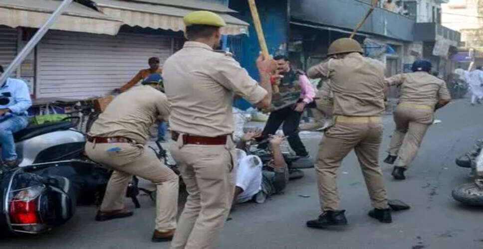 बरेली में मुस्लिम धर्मगुरुओं का प्रदर्शन, स्थिति में सुधार