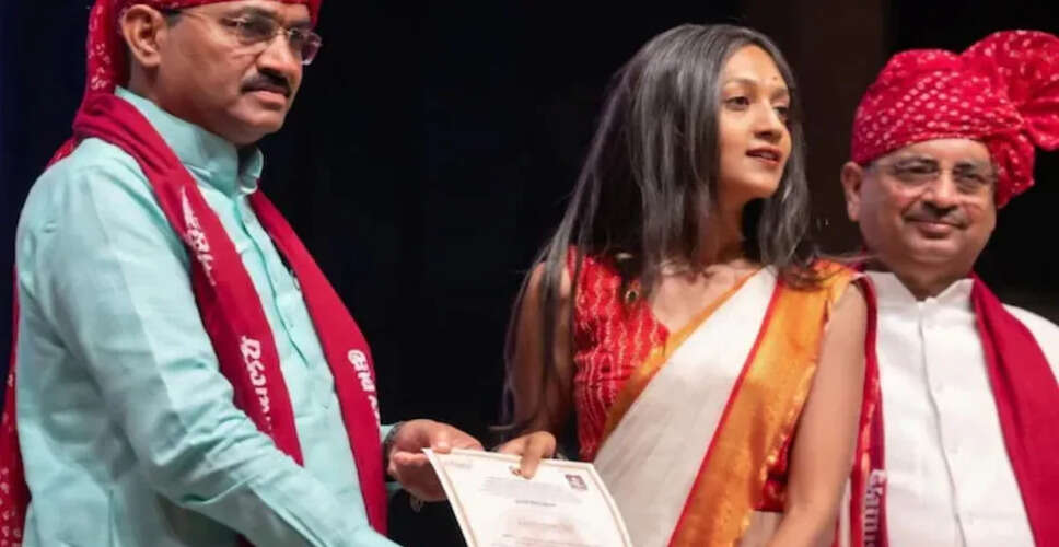 राजस्थान में दीक्षांत समारोह के दौरान छात्रा का विरोध, सोशल मीडिया पर वायरल