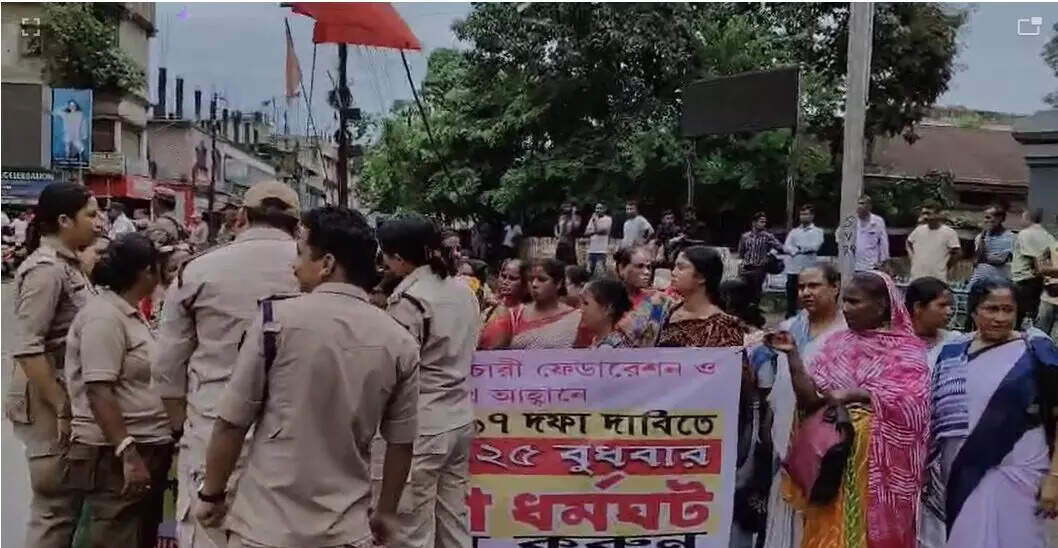 असम में श्रमिक हड़ताल का मिला-जुला असर, प्रदर्शनकारियों ने उठाई मांगें