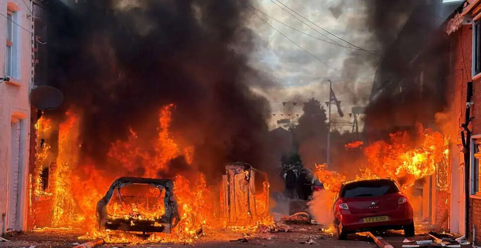 उत्तरी आयरलैंड में चाकू हमले के आरोपी का अदालत में पेशी