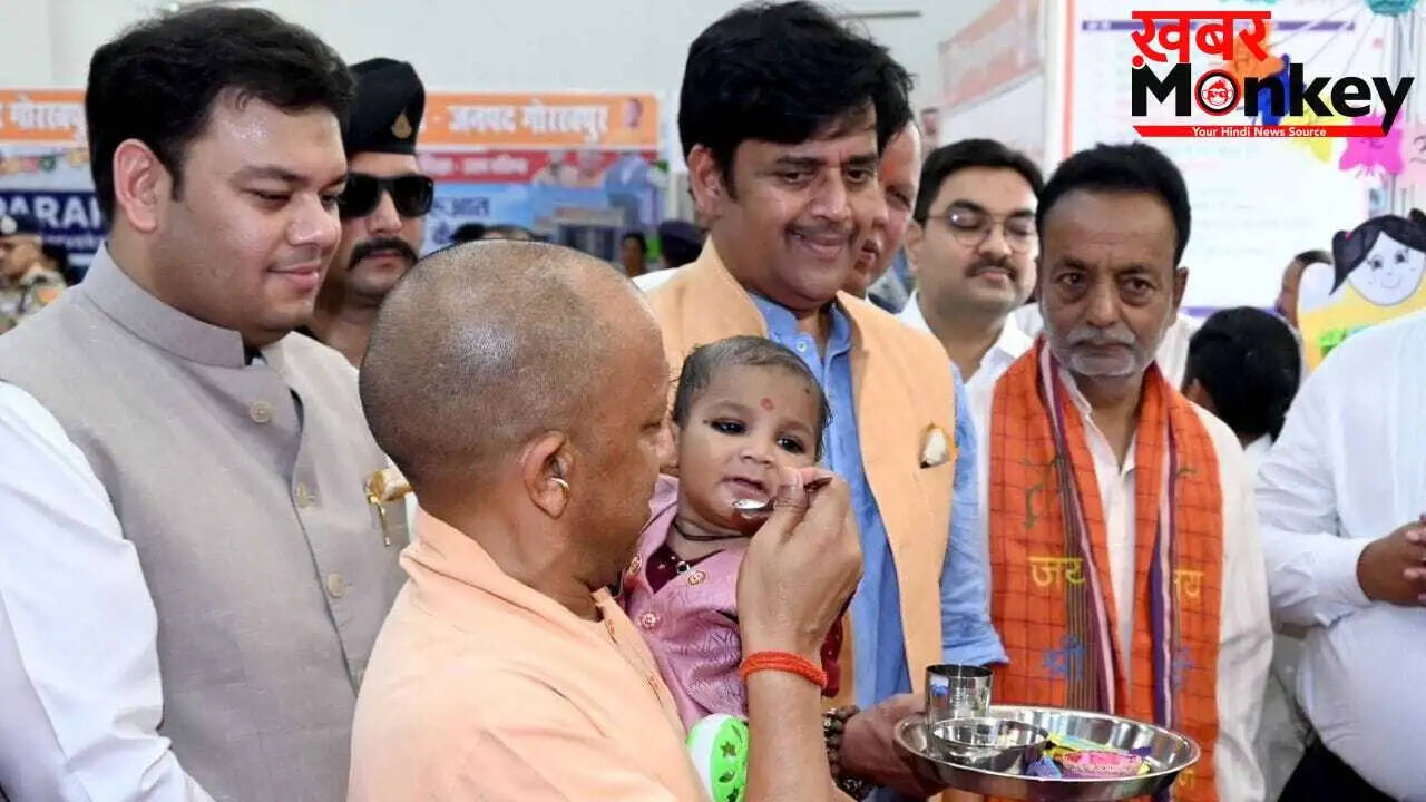 सीएम योगी ने रवि किशन की मानद उपाधि पर किया मजेदार कमेंट