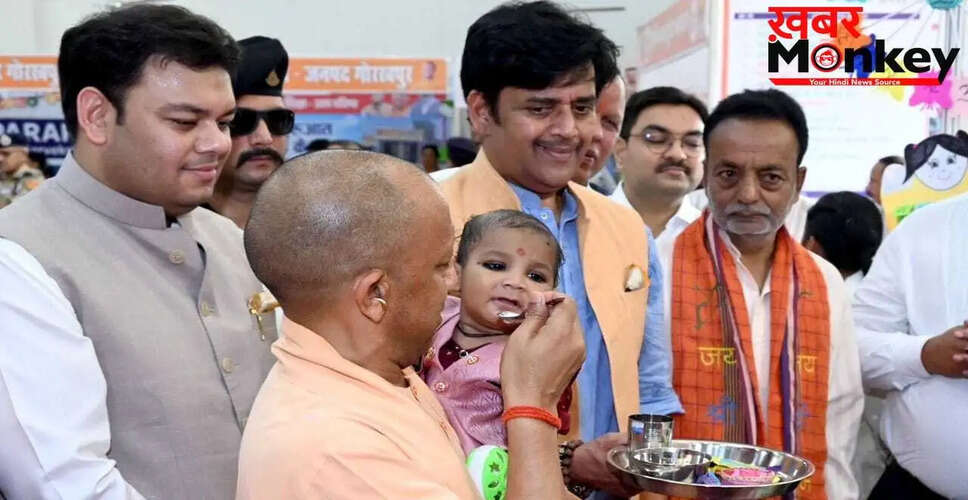सीएम योगी ने रवि किशन की मानद उपाधि पर किया मजेदार कमेंट