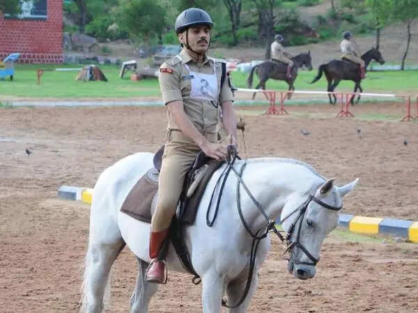 गरीब किसान के बेटे की प्रेरणादायक कहानी: आईपीएस प्रेमसुख डेलू