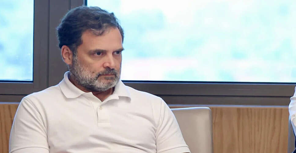 राहुल गांधी पर पूर्व न्यायाधीशों और अधिकारियों का हमला