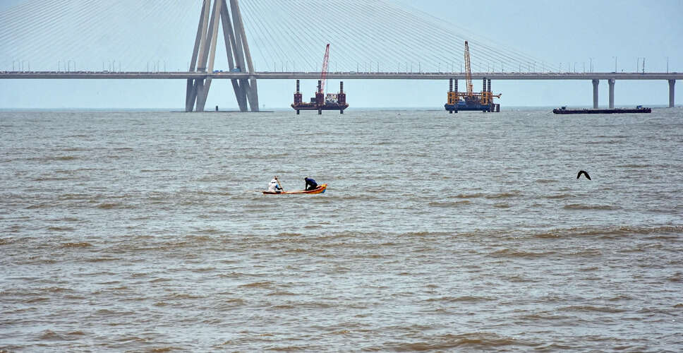 जुहू में समुद्र में गिरने से युवक की मौत, दोस्तों के साथ था
