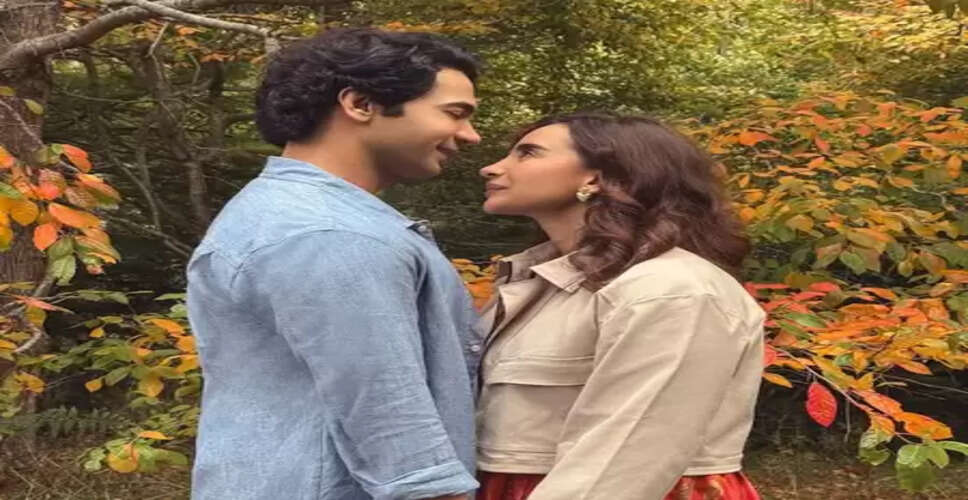 पत्नी पत्रलेखा के साथ न्यूजीलैंड घूम रहे राजकुमार राव, पतझड़ के मौसम में दिए रोमांटिक पोज