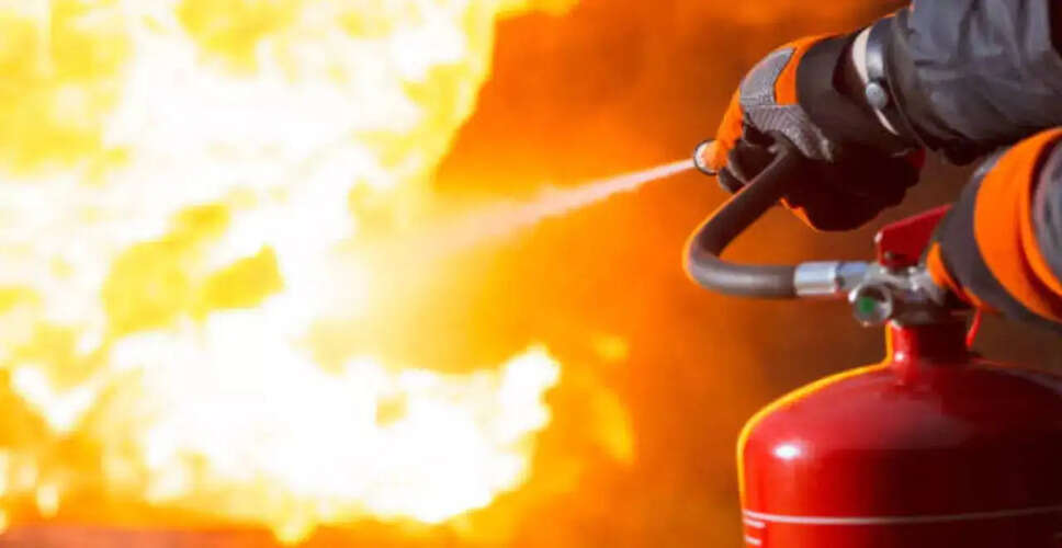 लॉस एंजेलेस में आग और ट्रैफिक दुर्घटनाएं, अधिकारियों ने दी जानकारी