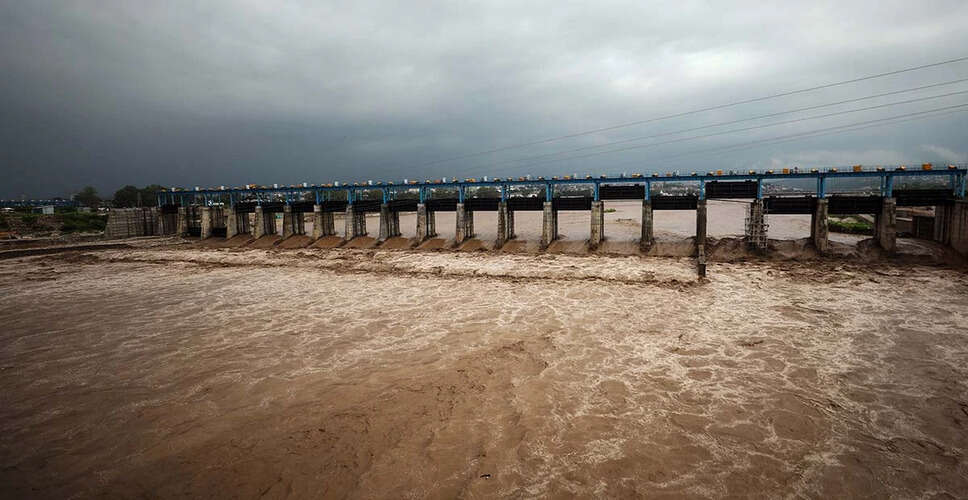 जम्मू-कश्मीर में बाढ़ की स्थिति गंभीर, पाकिस्तान को भी किया गया सतर्क