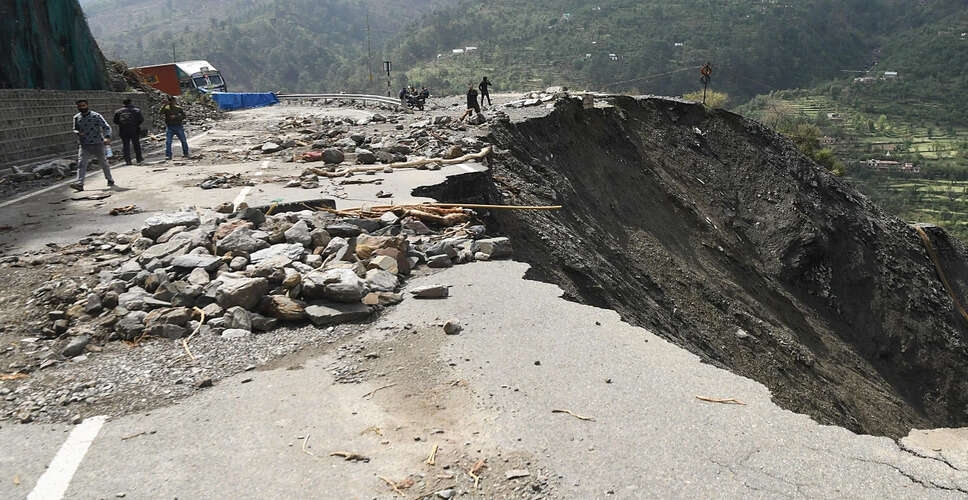 उत्तराखंड में भूस्खलन से प्रभावित गांव में मुआवजे की घोषणा