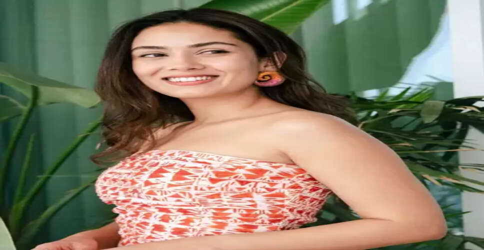 दमकती त्वचा के लिए हल्दी, दूध और तुलसी का करें इस्तेमाल, पाएं बॉलीवुड अभिनेत्रियों सा निखार