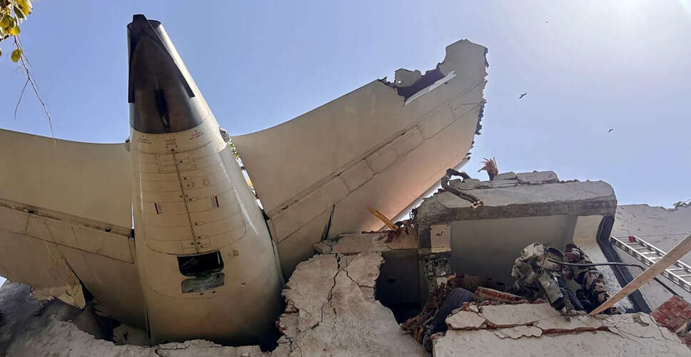 एयर इंडिया का विमान अहमदाबाद में दुर्घटनाग्रस्त, 242 यात्री सवार