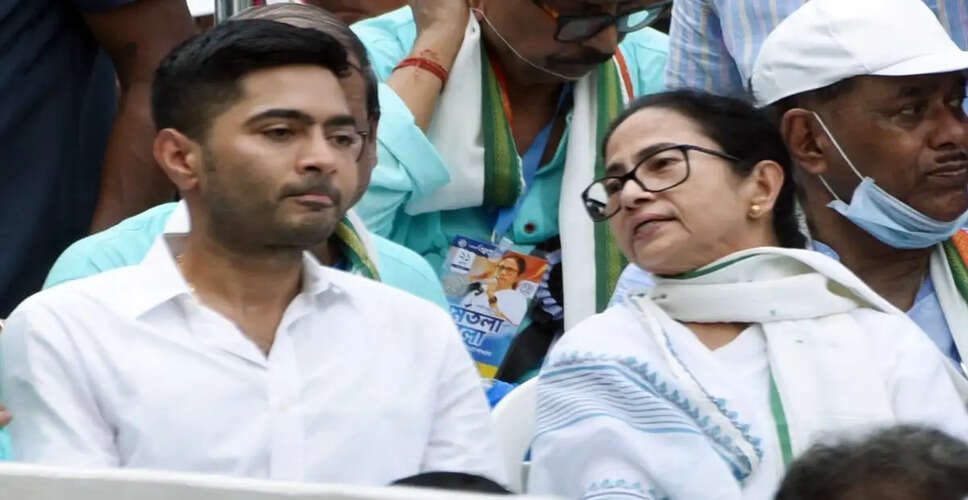 पश्चिम बंगाल में टीएमसी के पार्षदों के इस्तीफे से बढ़ी राजनीतिक अस्थिरता