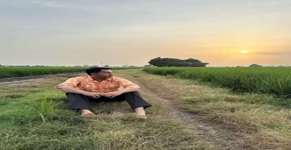 पंजाब के खेतों में बिना चप्पल के सिंपल लुक में नजर आए वरुण धवन, तस्वीरें की शेयर