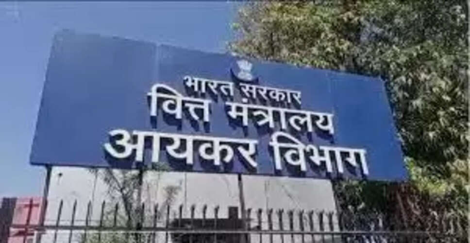 आयकर विभाग की बड़ी कार्रवाई: रेलवे और NHAI ठेकेदार पर छापे