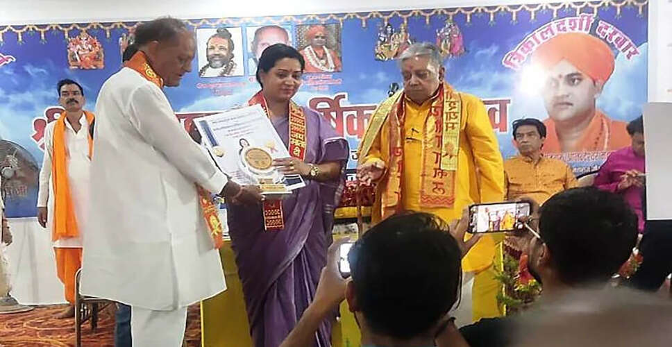 ग्वालियर में राष्ट्रीय ज्योतिष संगोष्ठी में नीतिका शर्मा को मिला ज्योतिष गौरव सम्मान