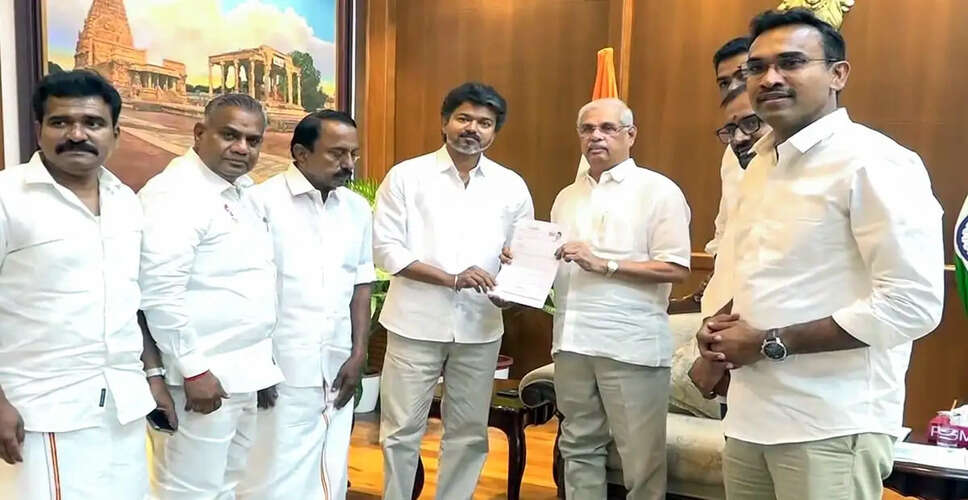 थलपति विजय की पार्टी टीवीके सरकार बनाने की दिशा में तेजी से बढ़ रही है