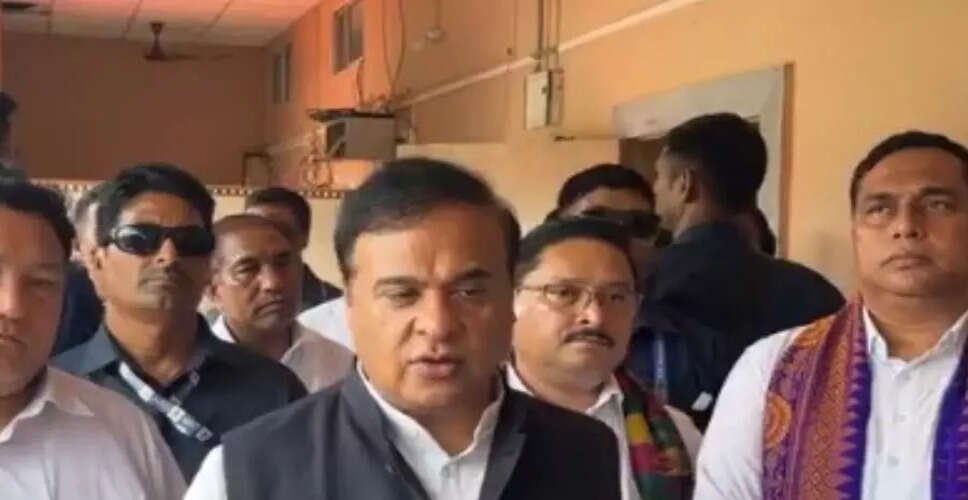 तमुलपुर में कल्याण योजनाओं की प्रगति की समीक्षा करते मुख्यमंत्री