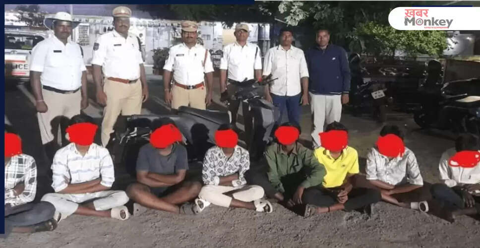 हैदराबाद में स्कूटी पर आठ युवकों का खतरनाक स्टंट वायरल