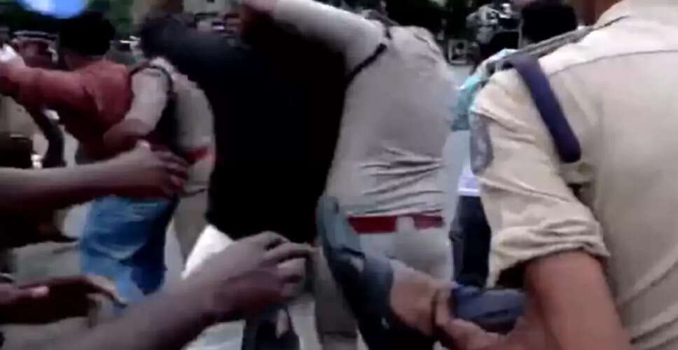 SFI Protests Against Kerala Governor at Book Launch Event