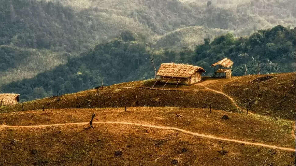 भारत के अनोखे गांव: जुड़वा बच्चों से लेकर दरवाजे रहित घरों तक