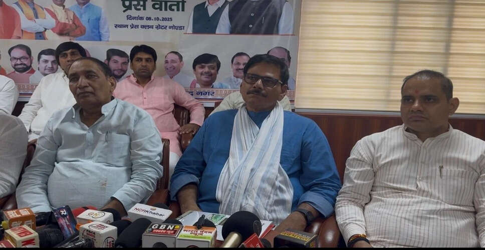 जेवर विधायक ने ग्रामीण विकास के लिए महत्वपूर्ण सड़क निर्माण कार्य का शुभारंभ किया