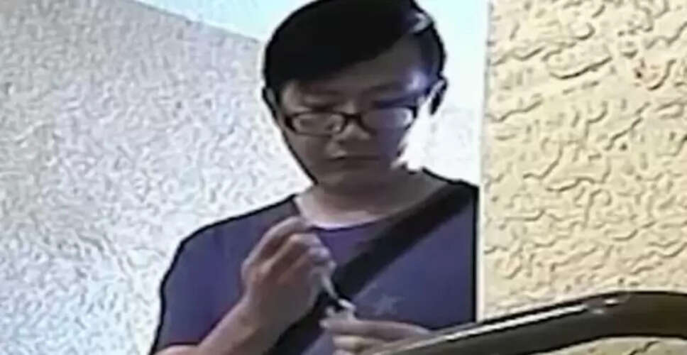 पड़ोसी की अजीब हरकतें: छिपे कैमरे से खुला राज़