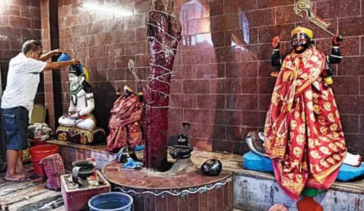 कोलकाता के चाइनीज काली मंदिर में नूडल्स का अनोखा प्रसाद