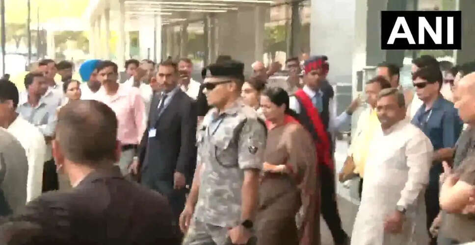 दिल्ली में अग्निकांड के बाद मुख्यमंत्री रेखा गुप्ता का अस्पताल दौरा