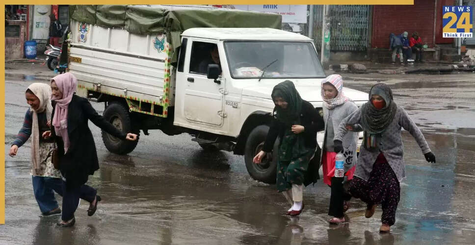 जम्मू में स्कूलों की छुट्टी: भारी बारिश के कारण ऑनलाइन कक्षाएं आयोजित करने का निर्देश