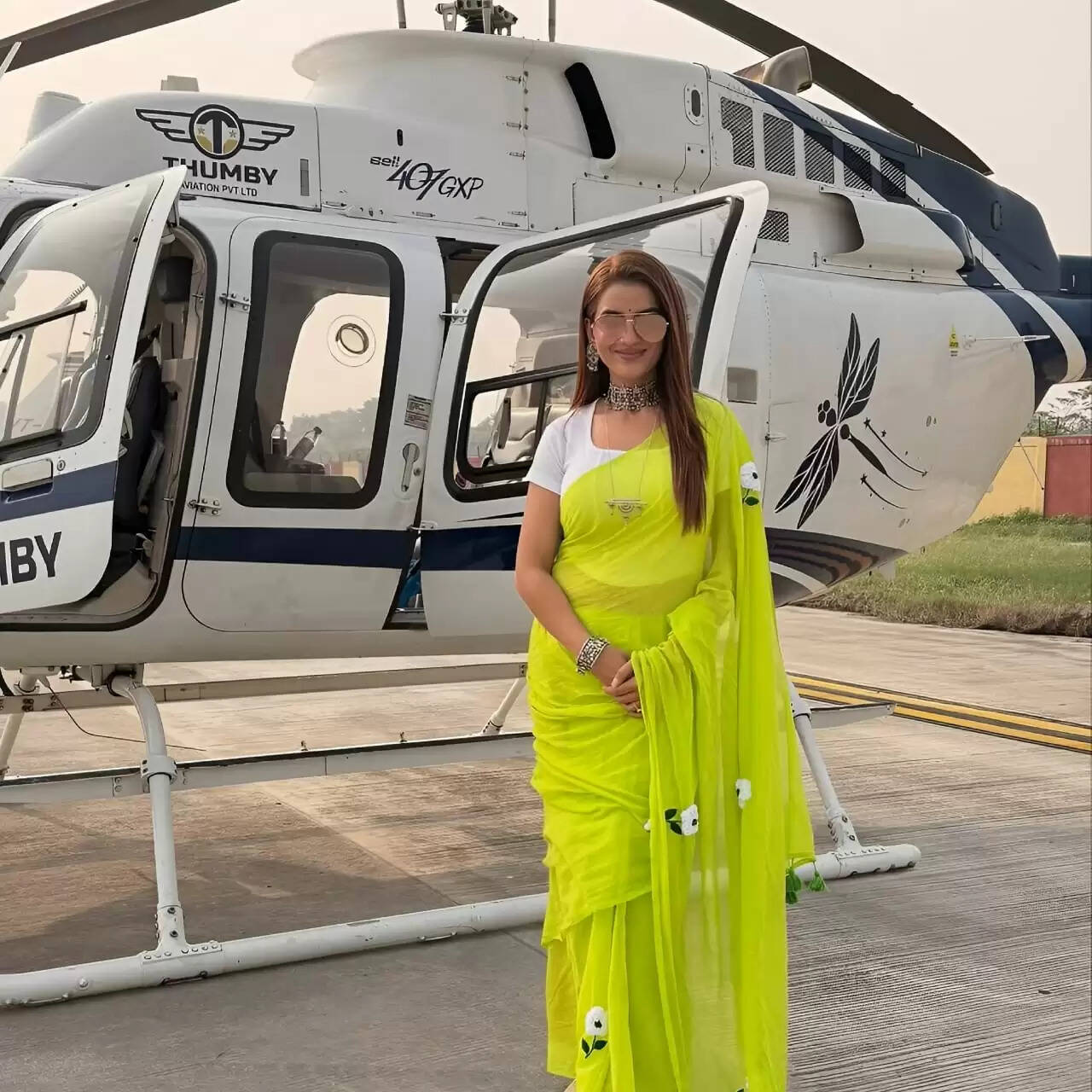 बिहार विधानसभा चुनाव 2025: अक्षरा सिंह का हेलीकॉप्टर से वोट मांगने का अंदाज